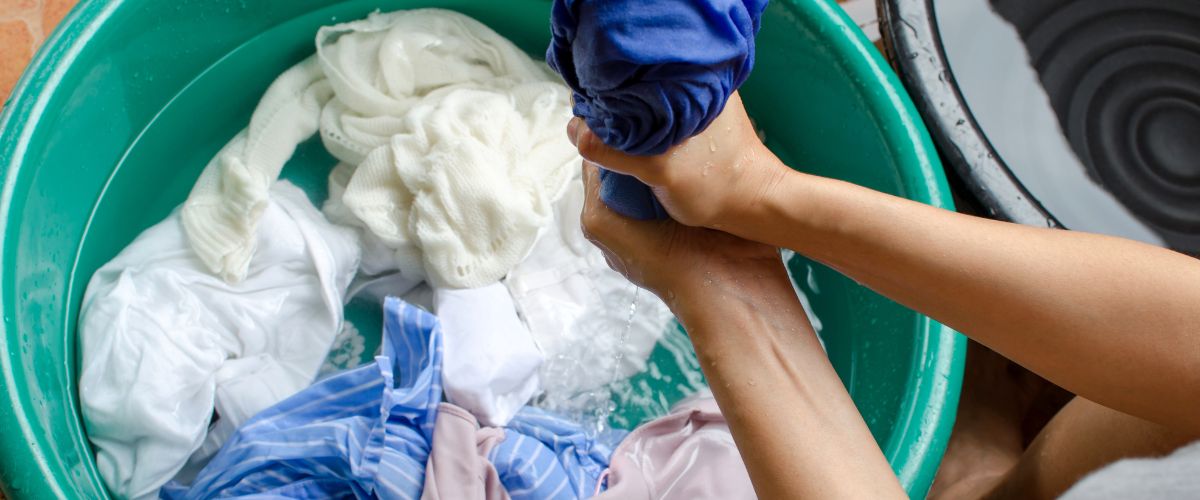Comment laver ses vêtements à la main