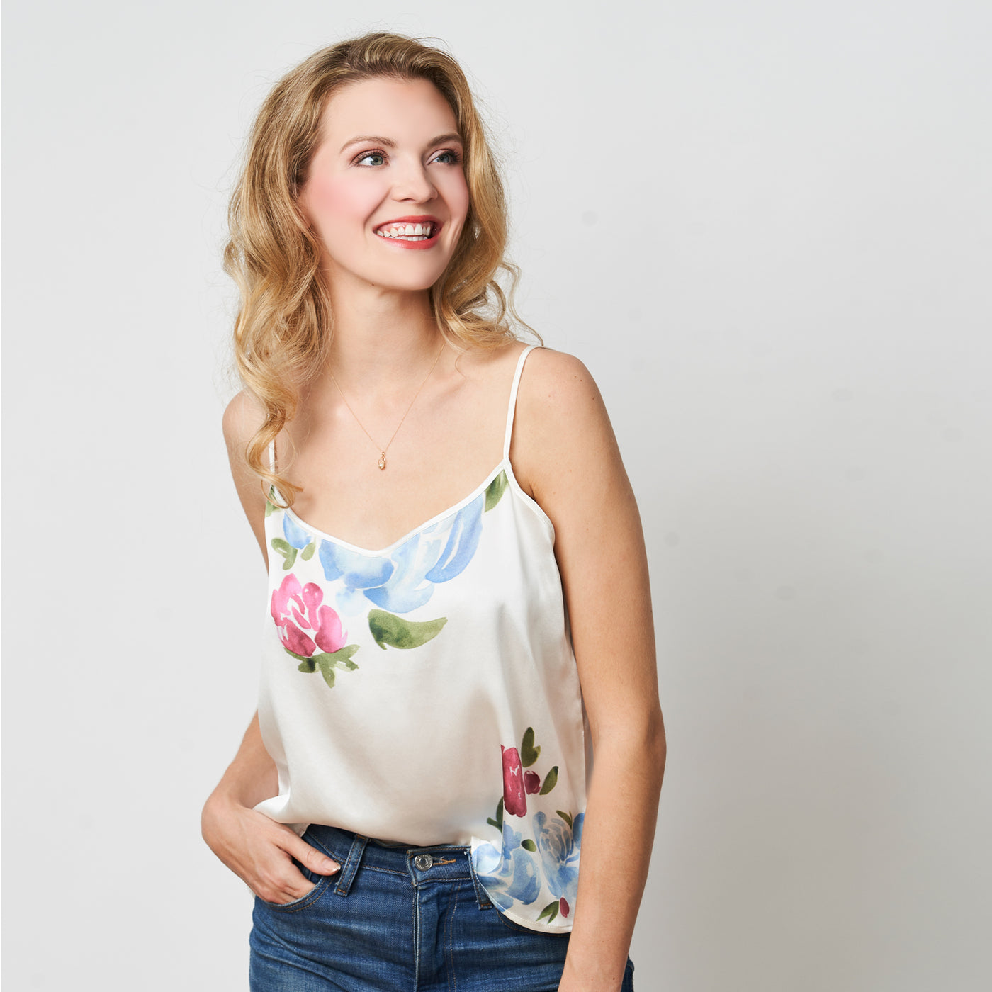 Boutique en ligne de mode éthique et vêtements pour femmes faits au Québec avec des tissus naturels écologiques