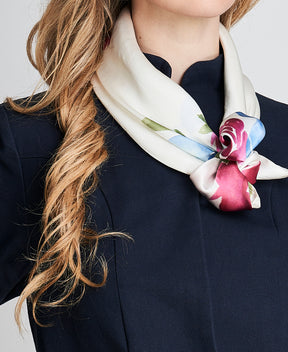 Foulard en soie à fleurs fait au Québec avec de la soie biologique et éthique