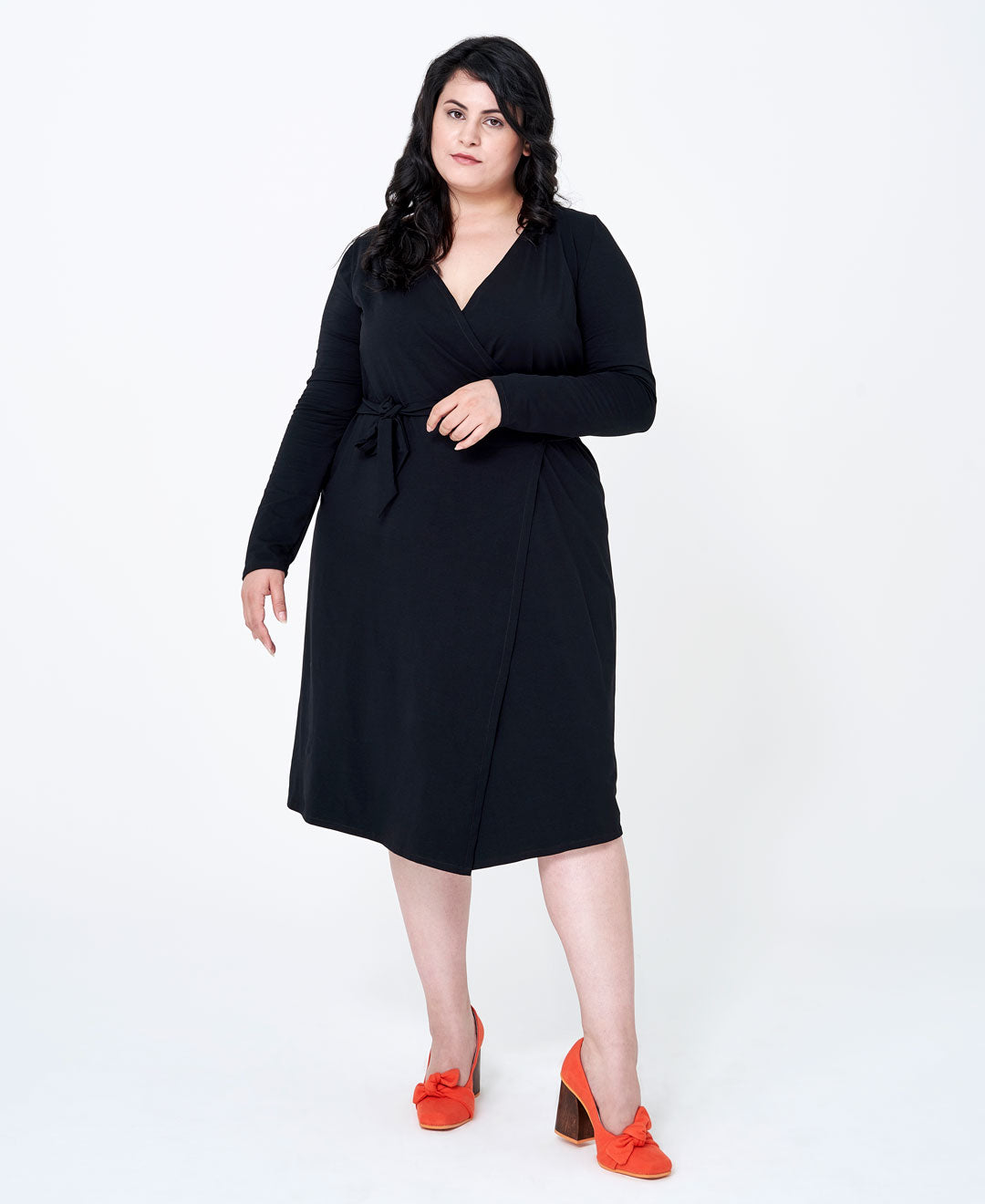 Robe portefeuille ajustable fabriquée au Québec en coton bio noir